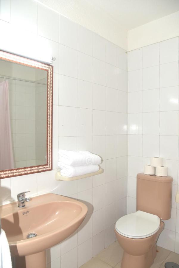 Sunny Silencio Park Apartment Арона Екстериор снимка