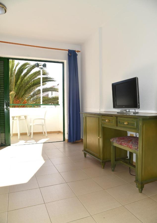 Sunny Silencio Park Apartment Арона Екстериор снимка